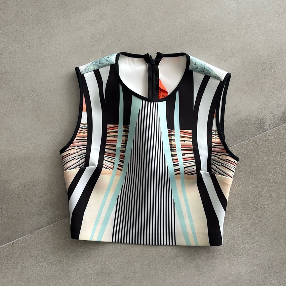 Crop top zipper in back